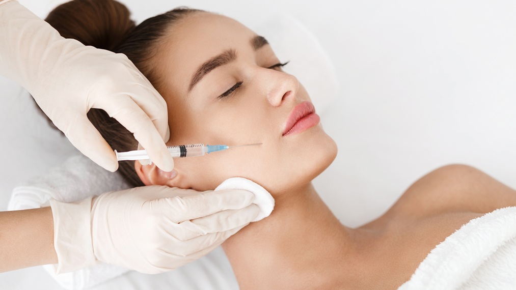 Anti,Wrinkle,Surgery.,Young,Woman,Receiving,Injection,In,Beauty,Clinic